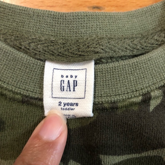 🎉SOLD🎉 Boys GAP Sweatshirt - Picture 2 of 2
